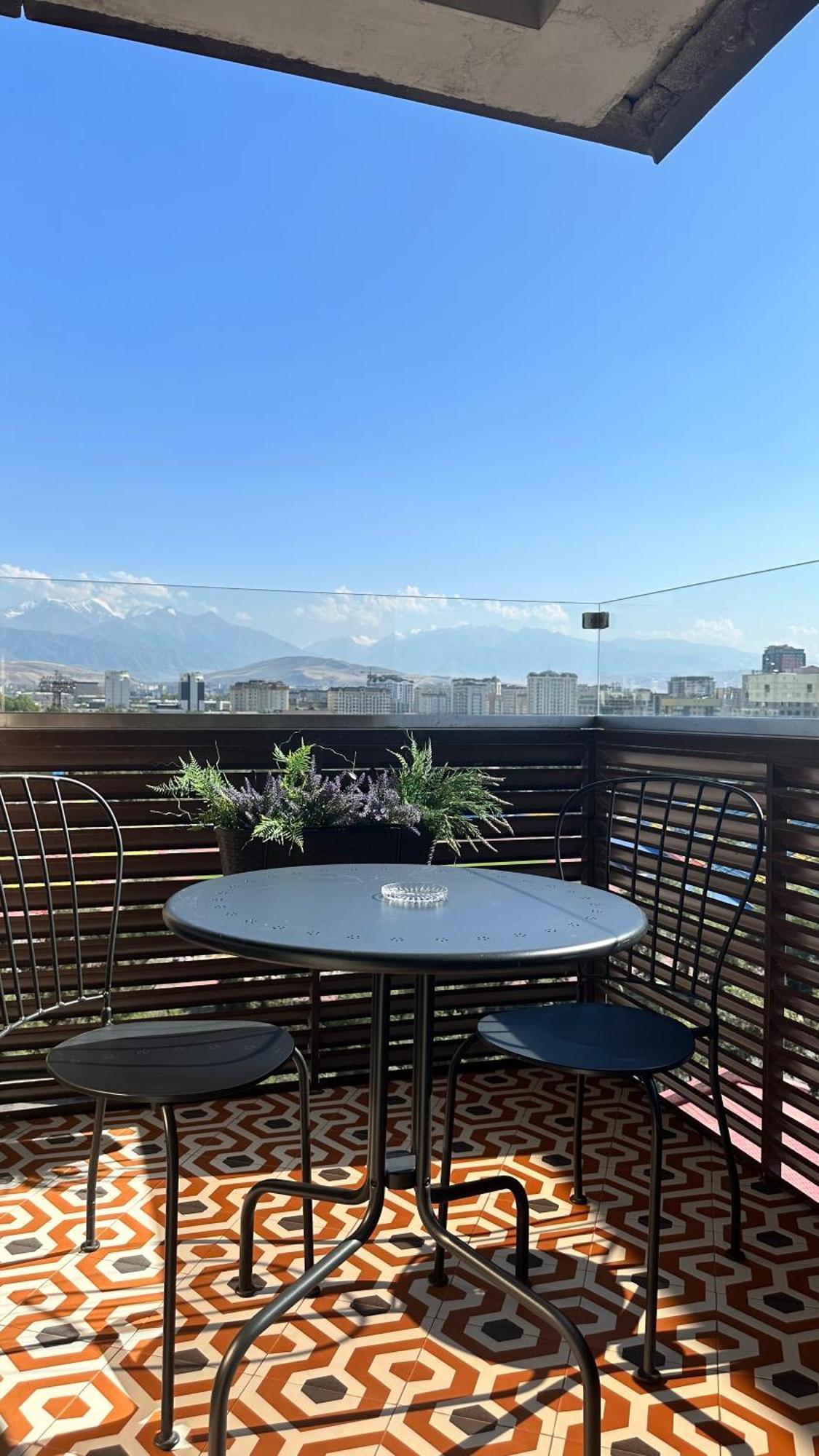 Logvinenko Apartment Bișkek Exterior foto