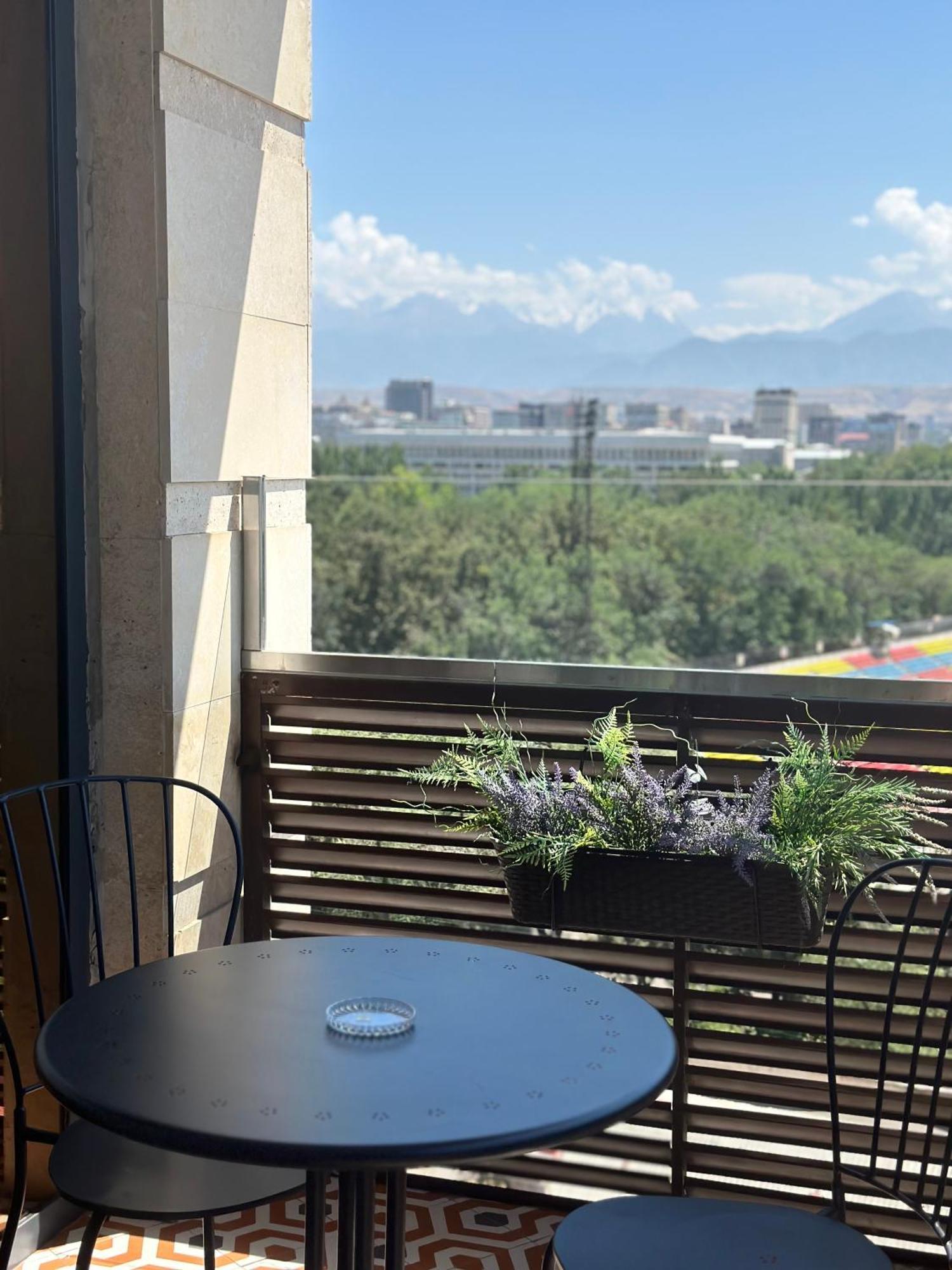 Logvinenko Apartment Bișkek Exterior foto